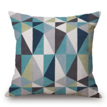 Housse de coussin triangles scandinaves