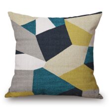 Housse de coussin triangles scandinaves