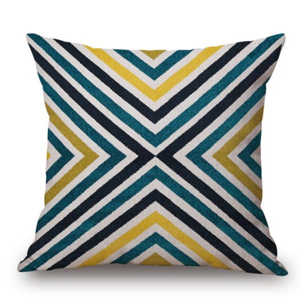 Housse de coussin triangles scandinaves
