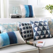 coussin bleu géométrique