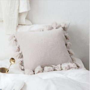 Housse de coussin pompon pastel HTB1ogiheuSBuNjSsplq6ze8pXab