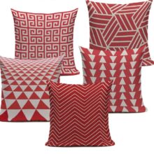 Housse de coussin les petits triangles rouges