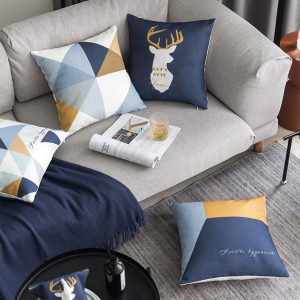 Housse de coussin nordique cerf d'or 1