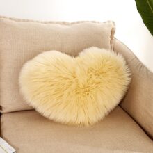 Coussin d'amour en laine artificielle 2