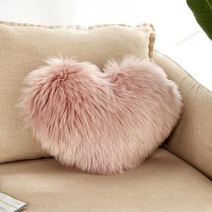 Coussin d’amour en laine artificielle Coussin d'amour en laine artificielle 1