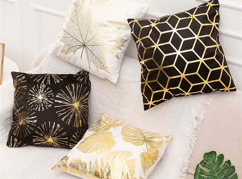 Housse de coussin doré  2