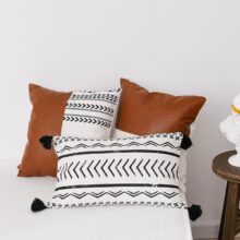 Housse de coussin marron aztèque  1