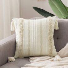 Housse de coussin brodée pompon gris et blanc Housse de coussin brodée pompon gris et blanc 2