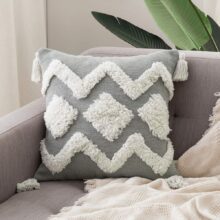 Housse de coussin brodée pompon gris et blanc Housse de coussin brodée pompon gris et blanc
