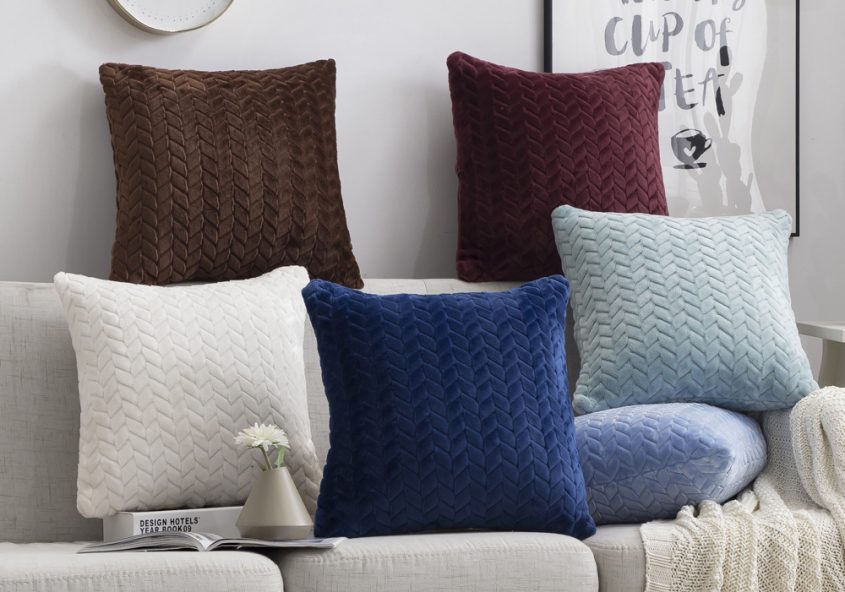 Housse de coussin brodé velours