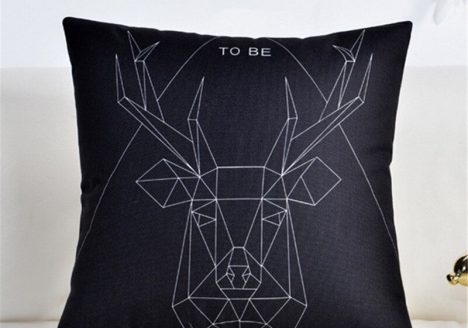 coussin cerf scandinave noir