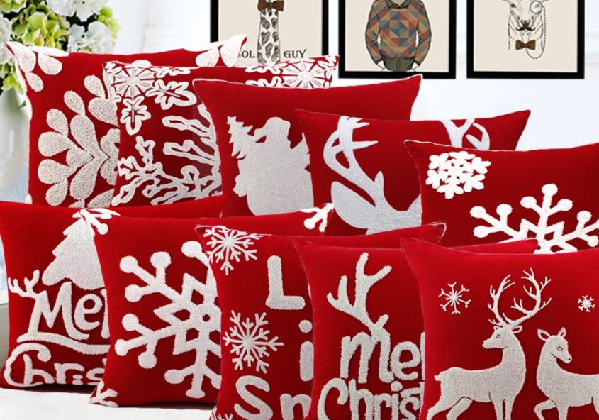 Housse de coussin noël cerf brodé rouget et beige 1