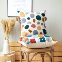 Housse de coussin brodé motif floral 1