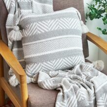 Housse de coussin style boho gris et blanc Housse de coussin style boho gris et blanc 1