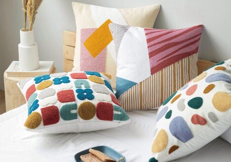 Housse de coussin brodé motif floral 2