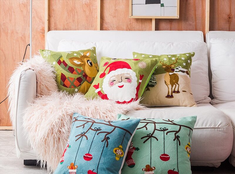 Housse de coussin Noël brodé du père Noël 3