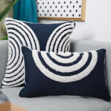 Housse de coussin brodé bleu marin 1