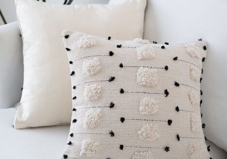 Housses de coussin brodé géométrique noir et blanc 1