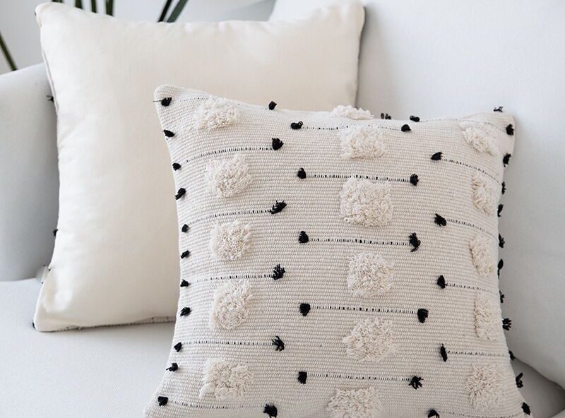 Housses de coussin brodé géométrique noir et blanc 1