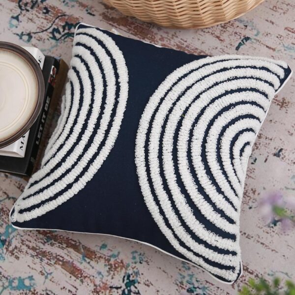 Housse de coussin brodé bleu marin 4