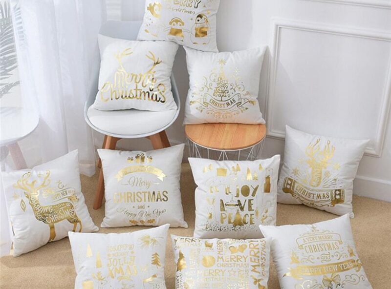 Housses de coussin noël christmas en or 1