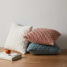 Housses de coussin brodé moutarde Housses de coussin brodé moutarde 2