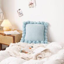 Housse de coussin tricoté gros ponpon  4