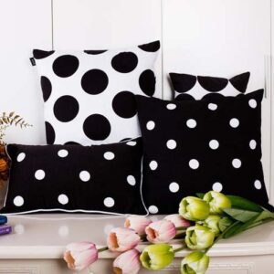 Housse de coussin noir et blanc à pois 1