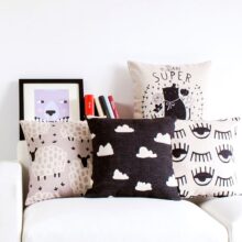 Housse de coussin dessin floral noir et blanc 3