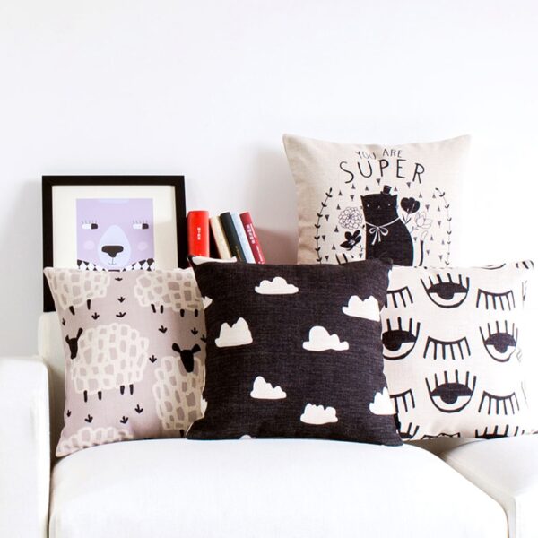 Housse de coussin dessin floral noir et blanc 3