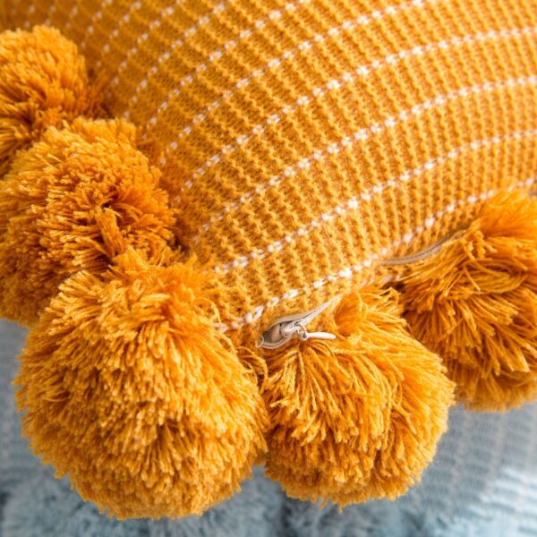 Housse de coussin tricoté gros ponpon  6