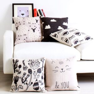Housse de coussin dessin floral noir et blanc Housse de coussin dessin floral noir et blanc 2