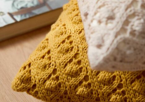 Housses de coussin brodé moutarde 5