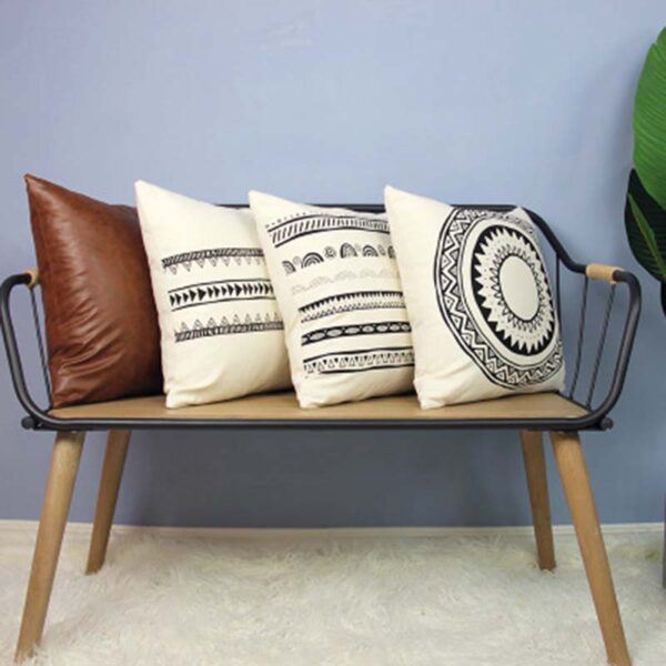 Housse de coussin noir et blanc frise marocaine Housse de coussin noir et blanc frise marocaine 2