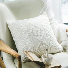 Housse de coussin nordique tricoté motif géométrique Housse de coussin nordique tricoté motif géométrique 1