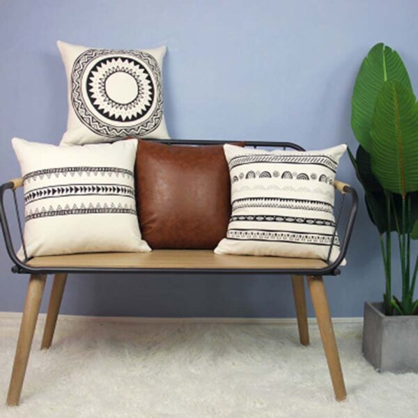 Housse de coussin noir et blanc frise marocaine Housse de coussin noir et blanc frise marocaine 1