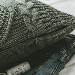 Housse de coussin nordique tricoté motif géométrique Housse de coussin nordique tricoté motif géométrique 2