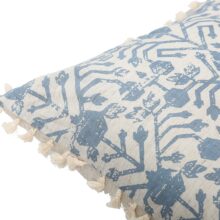 Housse de coussin vintage pompons beige et bleu 4