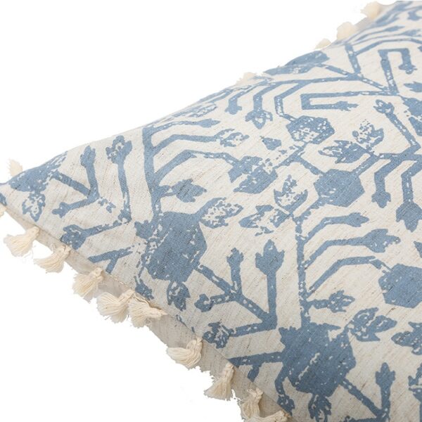 Housse de coussin vintage pompons beige et bleu 4