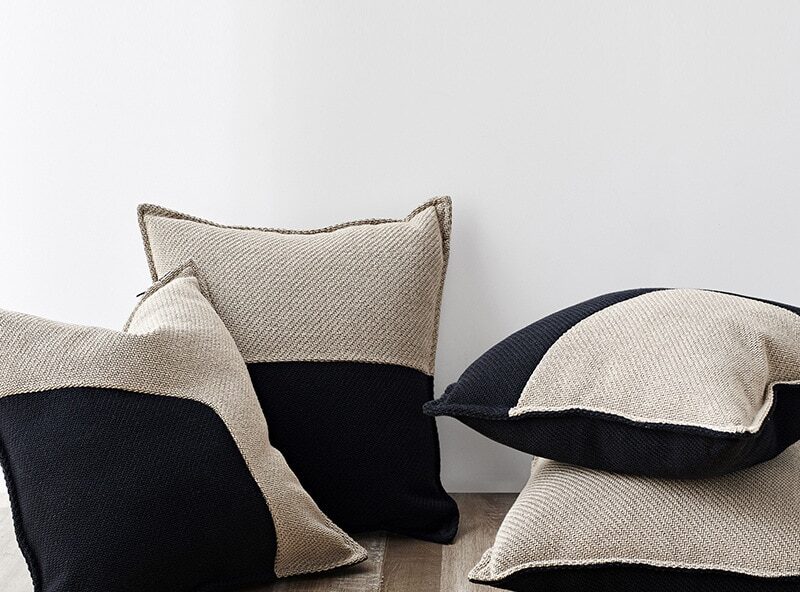 Housse de Coussin moderne noir ivoire 2