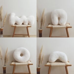 Coussin nordique en peluche forme et lettre blanche 2