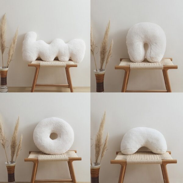 Coussin nordique en peluche forme et lettre blanche 2