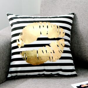 Housse de coussin amour doré et lèvre d’or Housse de coussin amour doré et lèvre d'or 1