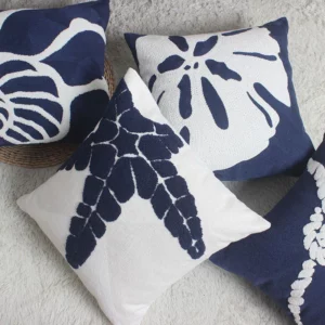 Housse de coussin marin brodée étoile de mer et coquillage Housse de coussin marin brodée étoile de mer et coquillage 1