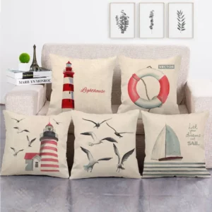 Housse de coussin marin bateau bleu et phare à mouette Housse de coussin marin bateau bleu et phare à mouette 1