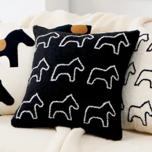 Housse de coussin décorative à motif chevaux pour intérieur cosy 1