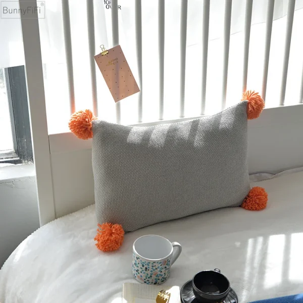 Housse de coussin moderne pompon de couleur Knit Cushion Cover Solid Grey Blue Orange Pillow Case 35*50cm Pompom Ball Cushion Case Soft Sofa Bed Nursery Room Decorative 3