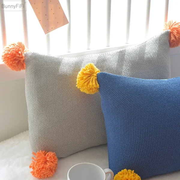 Housse de coussin moderne pompon de couleur Knit Cushion Cover Solid Grey Blue Orange Pillow Case 35*50cm Pompom Ball Cushion Case Soft Sofa Bed Nursery Room Decorative 2