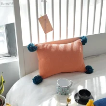 Housse de coussin moderne pompon de couleur Knit Cushion Cover Solid Grey Blue Orange Pillow Case 35*50cm Pompom Ball Cushion Case Soft Sofa Bed Nursery Room Decorative 4