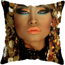 Housse de coussin moderne avec portrait féminin stylisé africain doré Housse de coussin moderne avec portrait féminin stylisé africain doré 3
